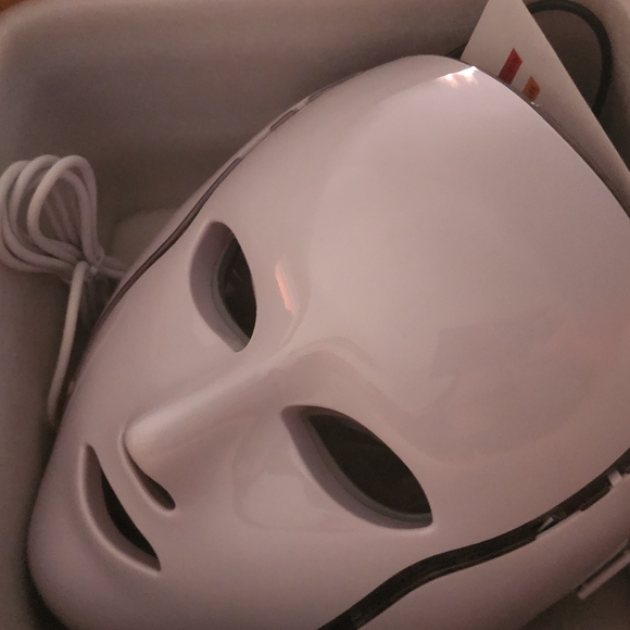 Colorful LED Beauty Mask - Picture 2 of 3